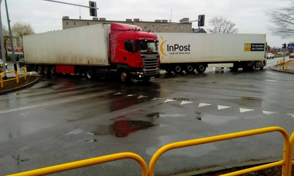 Przebudowa dróg krajowych nr 12 i 15 w Jarocinie. Na jakim etapie jest projekt? [ZDJĘCIA]