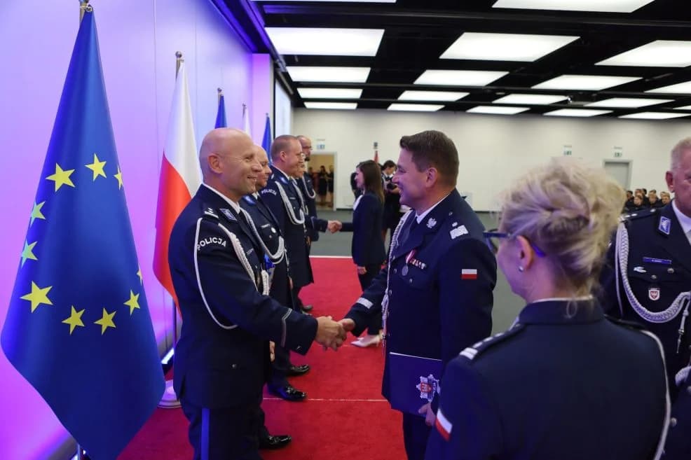 Jarocińska policjantka z prestiżowym wyróżnieniem podczas Święta Policji — zdjęcie 2 z 3