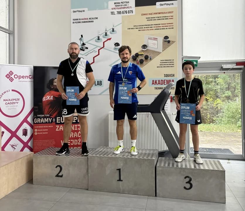 Sukcesy zawodników UKS Komorzanka na II Turnieju Poznań Open w tenisie stołowym — zdjęcie 5 z 17