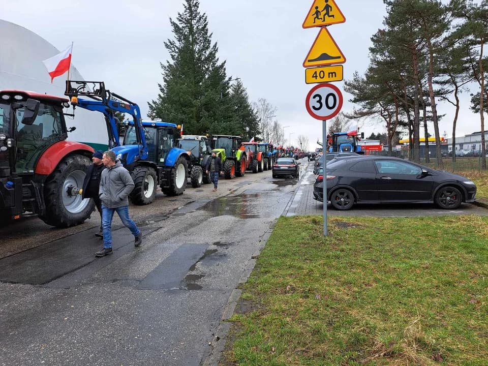 Ponad 250 ciągników w Jarocinie. Protest rolników, myśliwych i pszczelarzy w Jarocinie 20 lutego 2024