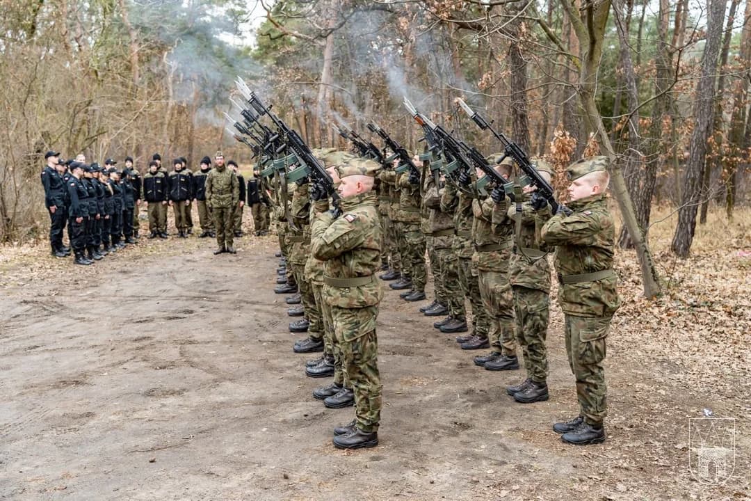 Uroczystości w Jarocinie w przeddzień Narodowego Dnia Pamięci Żołnierzy Wyklętych [ZDJĘCIA] — zdjęcie 3 z 63