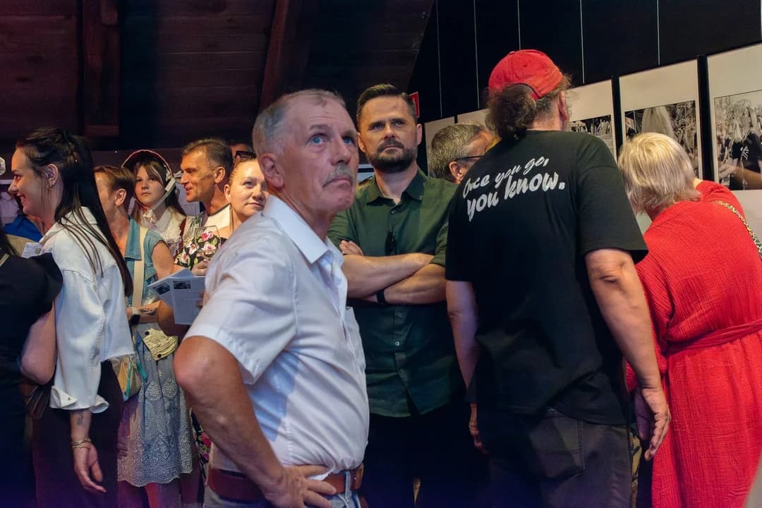 Wernisaż wystawy fotografii Franka Roosendaala "W drodze razem z muzyką rockową" — zdjęcie 3 z 30