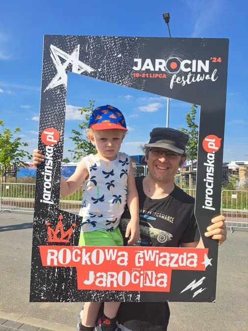 Trzeci dzień Jarocin Festiwal 2024. Poszukaj siebie na zdjęciu w naszej ramce! — zdjęcie 2 z 94