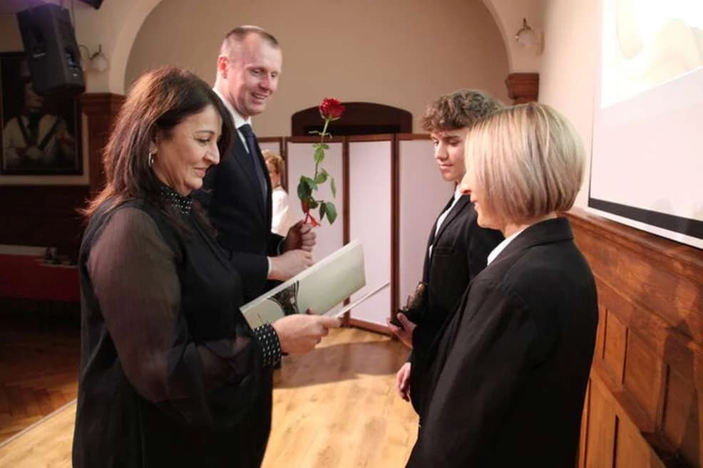 Docenili finansowo uczniów. Kto, za co i jaką nagrodę dostał? [ZDJĘCIA, SONDA]