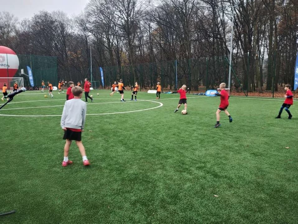 Sukces uczniów jarocińskiej „piątki” w Finale Ogólnopolskiego Turnieju „Z Orlika na Stadion” [ZDJĘCIA, SONDA]