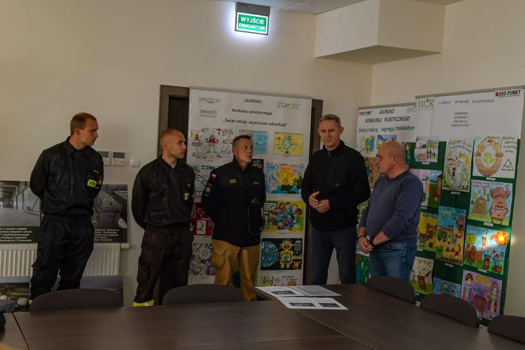 14 zastępów OSP na terenie Wielkopolskiego Centrum Recyklingu. Co się działo? [ZDJĘCIA] — zdjęcie 2 z 99