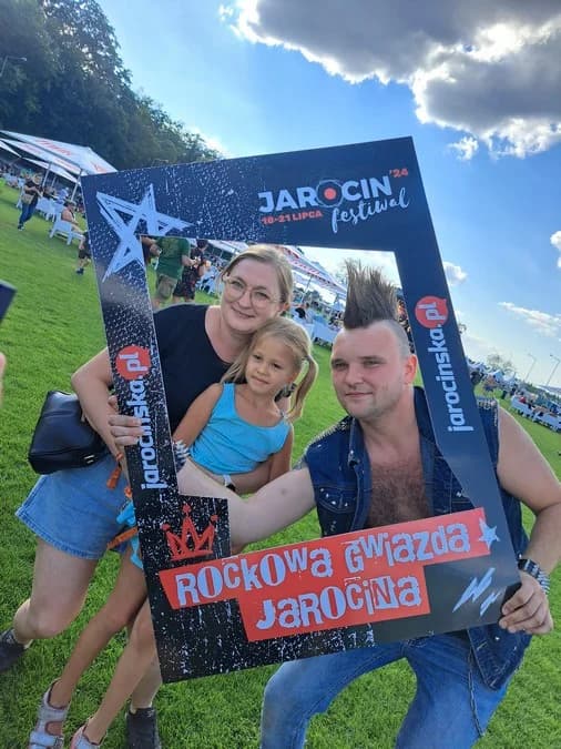 Drugi dzień Jarocin Festiwal 2024. Znajdź się w festiwalowej ramce! — zdjęcie 4 z 114