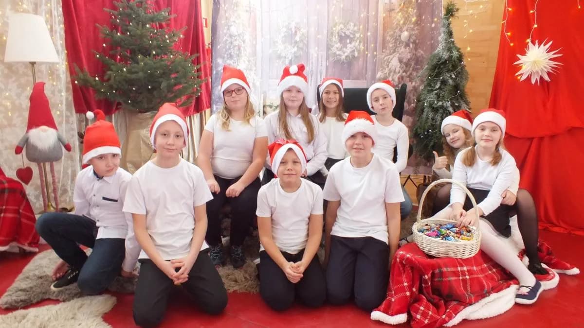 Kiermasz Bożonarodzeniowy w szkole w Chrzanie — zdjęcie 4 z 16