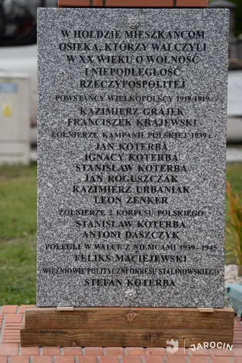 W Osieku powstał pomnik upamiętniający mieszkańców walczących o niepodległość — zdjęcie 4 z 21