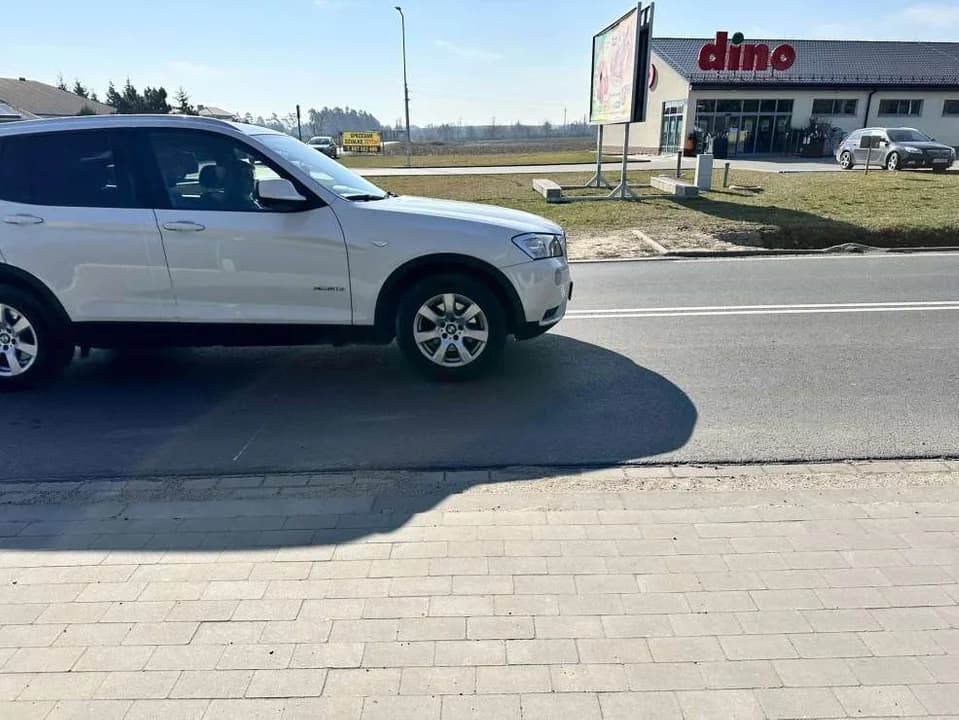 Na osiedlu w Jarocinie brakuje bezpiecznego przejścia dla pieszych. ZNANY jest już termin jego wykonania [ZDJĘCIA]
