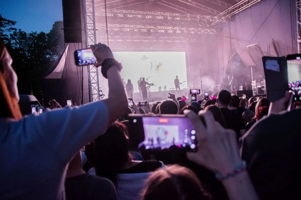 Koncert Dawida Kwiatkowskiego ściągnął tłumy do jarocińskiego amfiteatru [ZDJĘCIA]