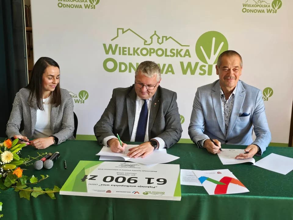 Podpisanie umów w ramach Wielkopolskiej Odnowy Wsi w Choczu — zdjęcie 6 z 28