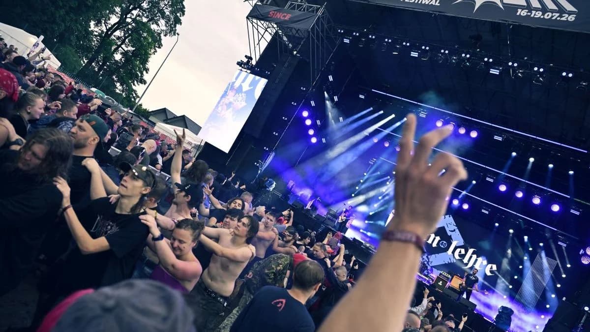 Tak bawiliście w błocie i deszczu podczas pierwszego dnia Jarocin Festiwal 2026