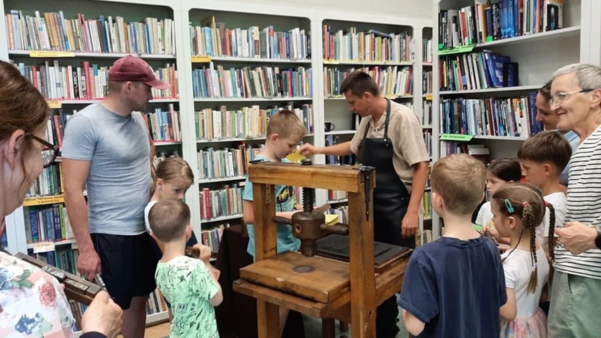 Jak za czasów Gutenberga. Wyjątkowe warsztaty w Bibliotece Publicznej w Jarocinie — zdjęcie 2 z 45