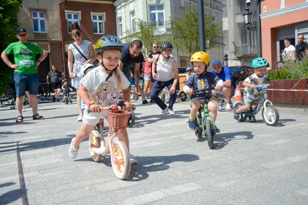 "Dzieciaki na Kołach" na jarocińskim rynku. W akcji niemal 100 zawodników [ZDJĘCIA] — zdjęcie 4 z 84