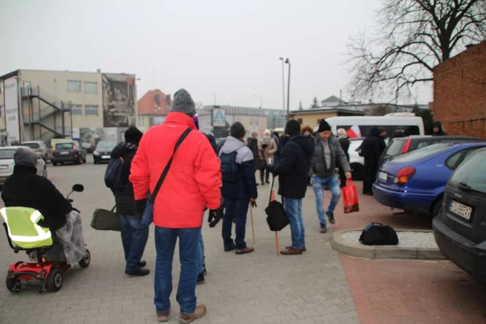 Wyjazd jarocińskich działaczy PiS-u na manifestację do Warszawy — zdjęcie 4 z 18