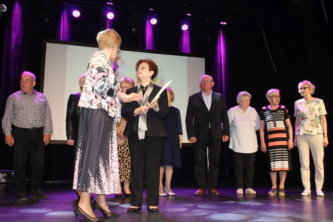 W Jarocinie emeryci świętowali Światowy Dzień Inwalidy. W ostatnim momencie zmieniła się gwiazda [ZDJĘCIA] — zdjęcie 3 z 97