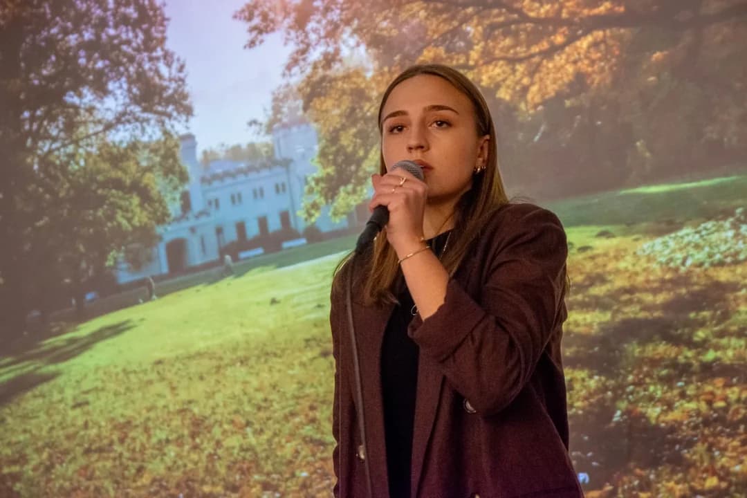 Jesienne klimaty na scenie Kamienicy Kultury w Jarocinie [ZDJĘCIA] — zdjęcie 4 z 27