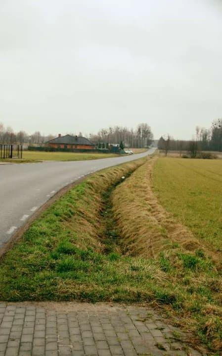 Władze powiatu sprawdzały, jak wygląda sytuacja na drogach, przy których mają powstać nowe ścieżki rowerowe w gminie Żerków — zdjęcie 6 z 9