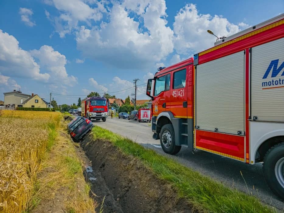 Groźna sytuacja na drodze. Opel w rowie, kierowca trafił za kratki — zdjęcie 6 z 8