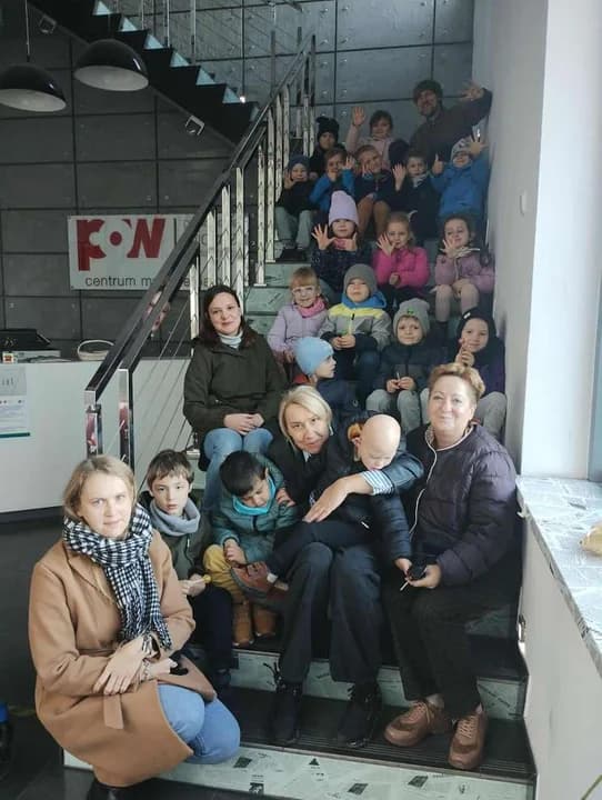 Przedszkolaki z jarocińskiego Marcinka z rogalami w redakcji Gazety Jarocińskiej — zdjęcie 3 z 10