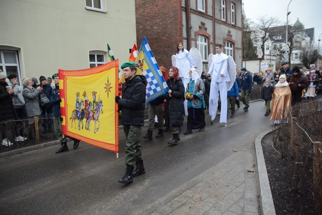 14. Jarocińskie Kolędowanie z Orszakiem Trzech Króli. Najwięcej było przedszkolaków  [ZDJĘCIA]
