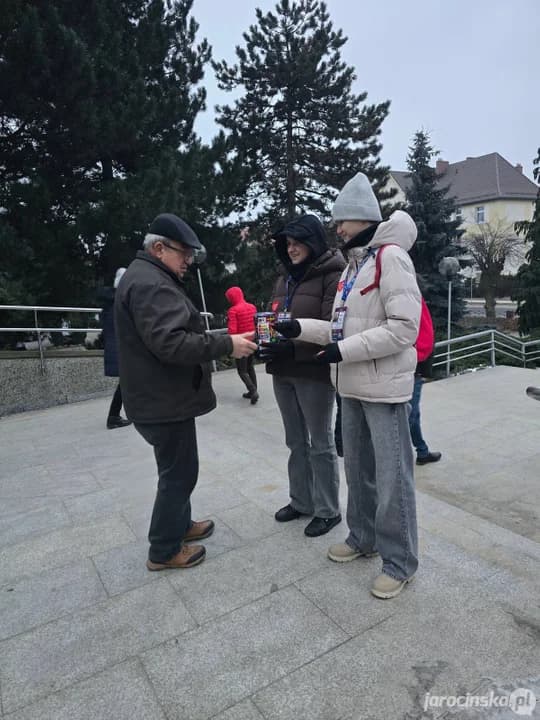 Wolontariusze na ulicach Jarocina.