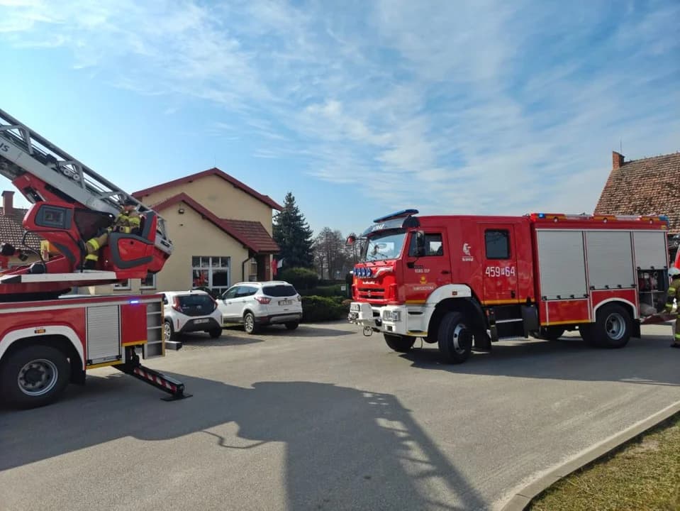 Ćwiczenia strażackie w SP w Dobieszczyźnie