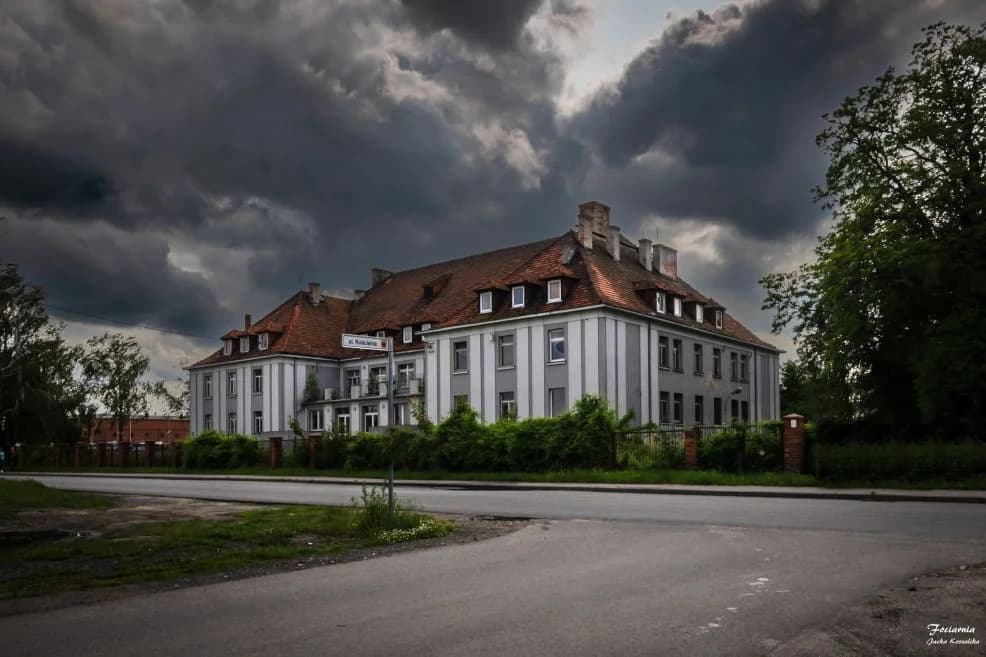 Historyczna scena w Domu Socjalnym w Witaszycach stanęła w ogniu. Dla ludzi to miejsce pełne wspomnień. Bywały tu największe gwiazdy — zdjęcie 2 z 4