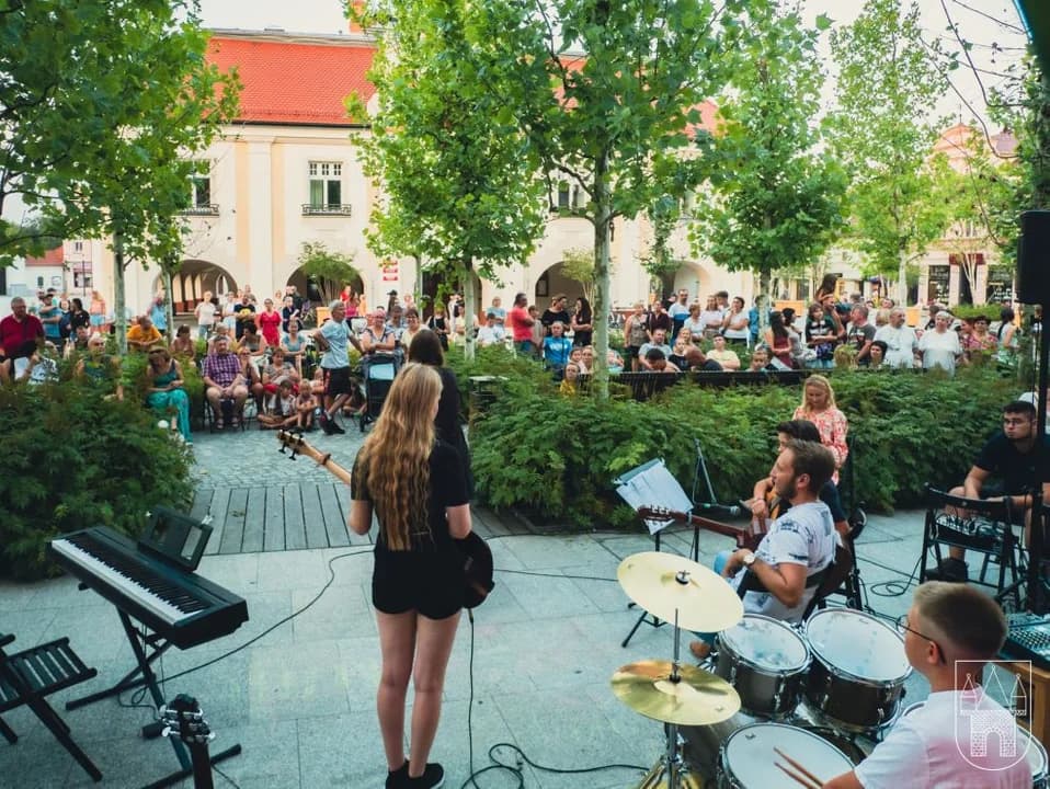 Jest decyzja w sprawie wprowadzenia ruchu samochodów na jarociński rynek. W grę wchodzą duże pieniądze [ZDJĘCIA, SONDA] — zdjęcie 2 z 11