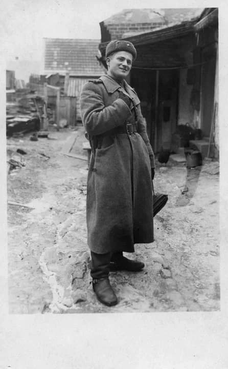 Żołnierze sowieccy w Nowym Mieście nad Wartą w 1945 r. — zdjęcie 2 z 3