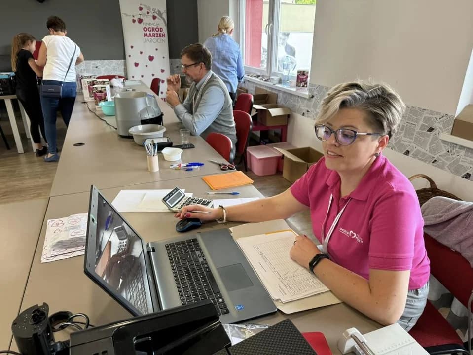 Zbierali pieniądze dla podopiecznych Fundacji Ogród Marzeń. Trwa liczenie pieniędzy — zdjęcie 2 z 38