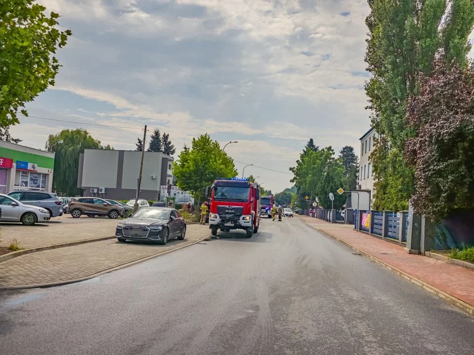 Zderzenie dwóch aut. Jedna osoba trafiła do szpitala — zdjęcie 6 z 7