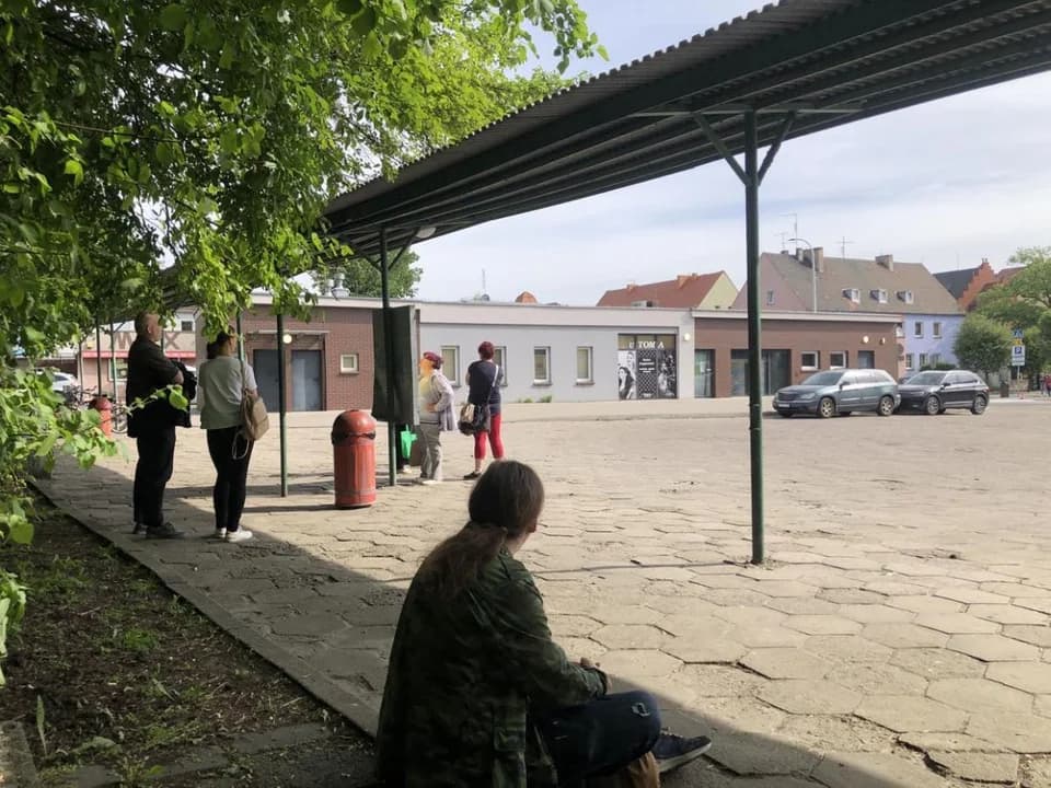 Ławki na dworcu autobusowym w Jarocinie postawiono po prawie dwóch miesiącach — zdjęcie 5 z 10