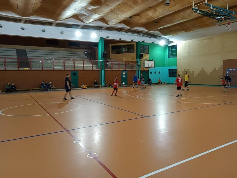 VII Gwiazdkowy Turniej Rodzinny w futsalu GKS Żerków CUP 2023 — zdjęcie 6 z 7