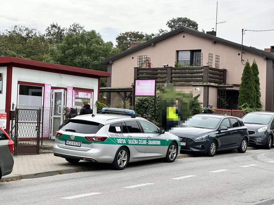 Akcja Służby Celno-Skarbowej w Żerkowie. Zamaskowani funkcjonariusze wkroczyli z samego rana — zdjęcie 4 z 5