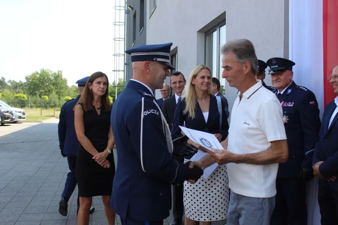 Święto Policji w Jarocinie. Policjanci odebrali awanse, padła ważna zapowiedź na 2027 rok