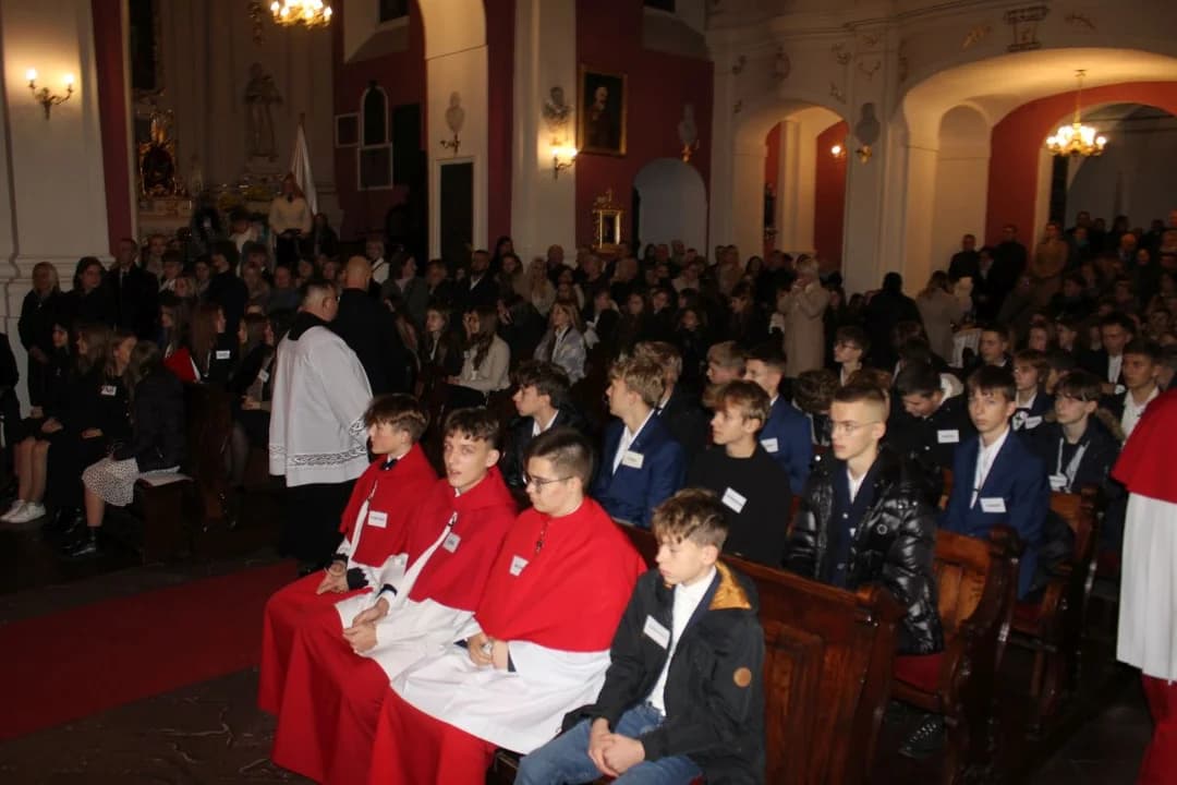 Bierzmowanie w parafii św. Marcina w Jarocinie [2023] — zdjęcie 4 z 74