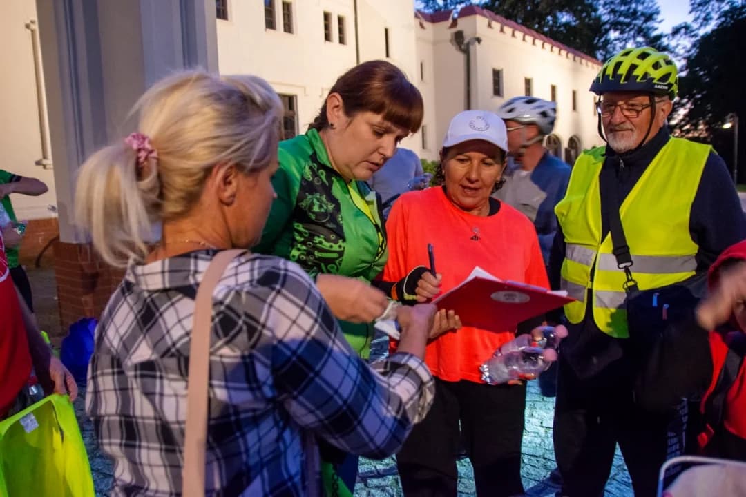 Prawie 30 kilometrów nocnej jazdy. Rajd z RoweLOVE Jarocin [ZDJĘCIA] — zdjęcie 2 z 34