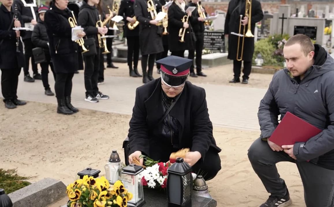 Henryk Mikołajczak z Łobza został pośmiertnie odznaczony Krzyżem Świętego Floriana. Z tej okazji odbyła się uroczystość na cmentarzu w Górze [ZDJĘCIA] — zdjęcie 5 z 20