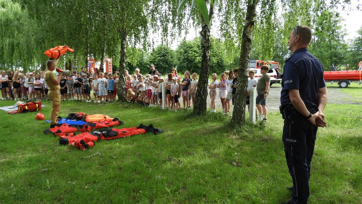 Policja i straż nad zalewem w Siedleminie. Zjednoczyli się w wyjątkowej akcji — zdjęcie 3 z 13
