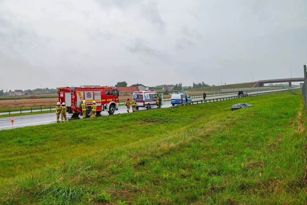 Trzy osoby są w szpitalu po wypadku na obwodnicy Jarocina — zdjęcie 5 z 6