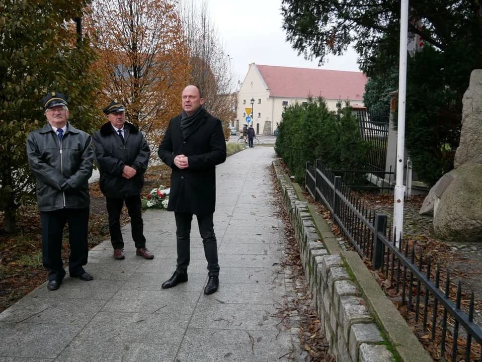 W Jarocinie uczczono pamięć ofiar stanu wojennego — zdjęcie 2 z 7