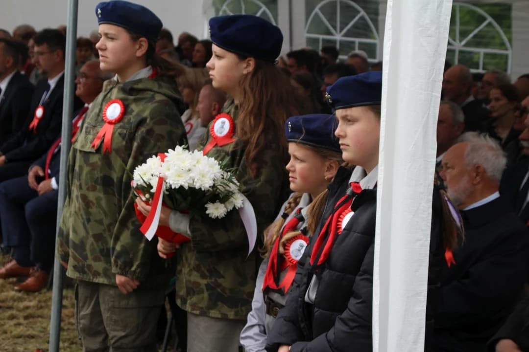 Duża uroczystość w Lgowie. Uczcili setną rocznicę śmierci mjr Zbigniewa Ostroroga-Gorzeńskiego — zdjęcie 5 z 203