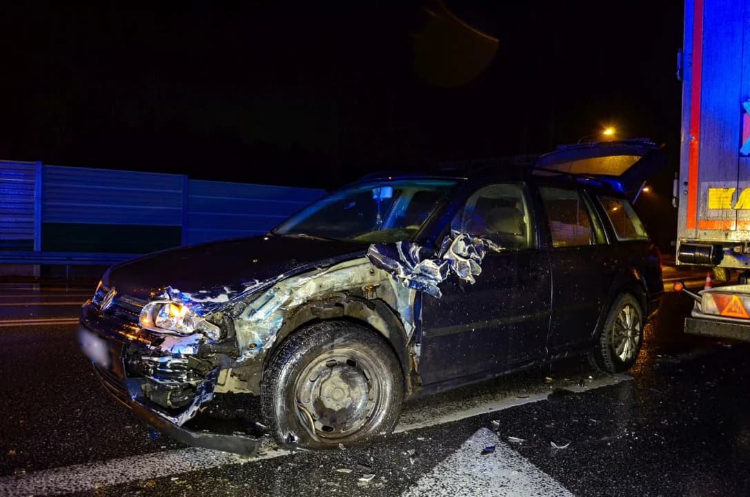 Policja poszukuje sprawcy kolizji w Jarocinie - na zjeździe z obwodnicy w okolicy ronda Światowego Dnia Roweru