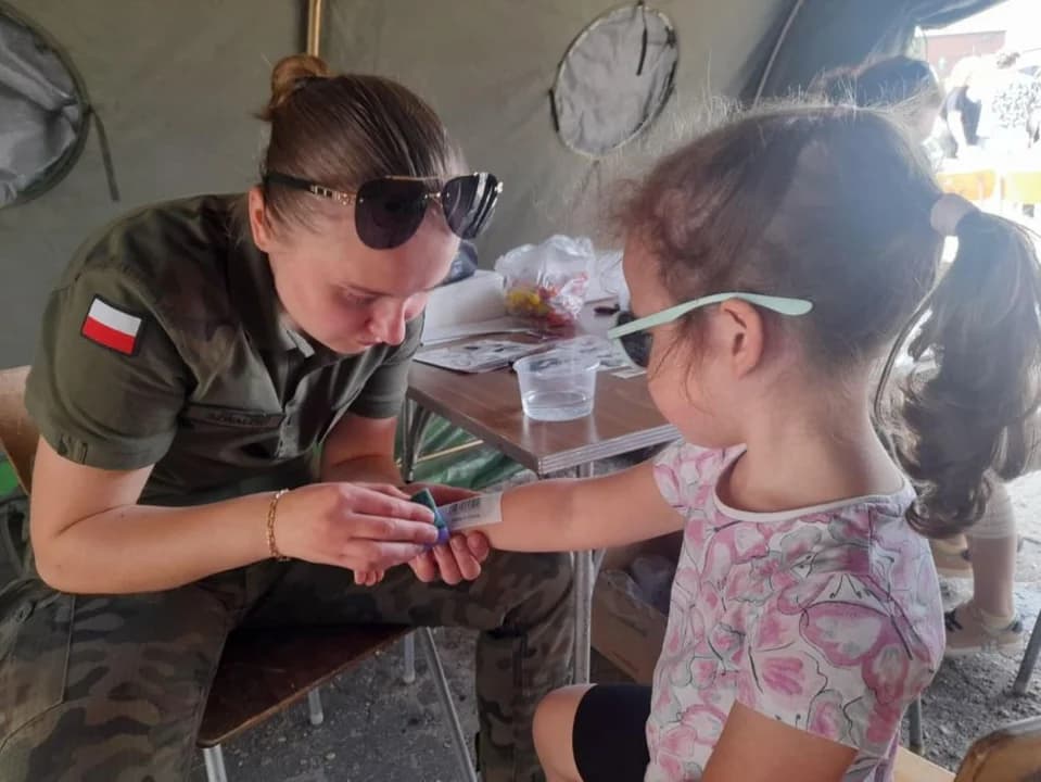 Wielkie święto jarocińskiej jednostki wojskowej z piknikiem militarnym. Przy okazji wystawa zabytkowych aut [ZDJĘCIA] — zdjęcie 2 z 72