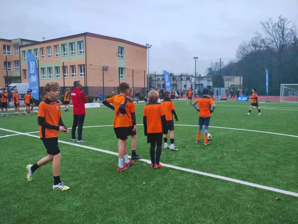 Sukces uczniów jarocińskiej „piątki” w Finale Ogólnopolskiego Turnieju „Z Orlika na Stadion” [ZDJĘCIA, SONDA]
