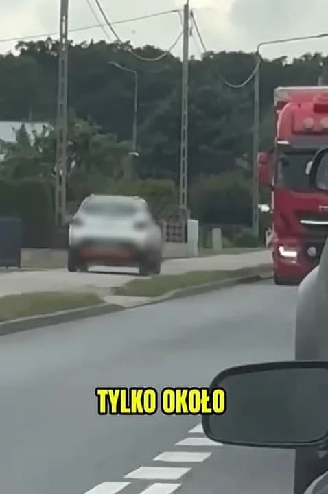 Jechała chodnikiem przy DK 11, aby ominąć korek