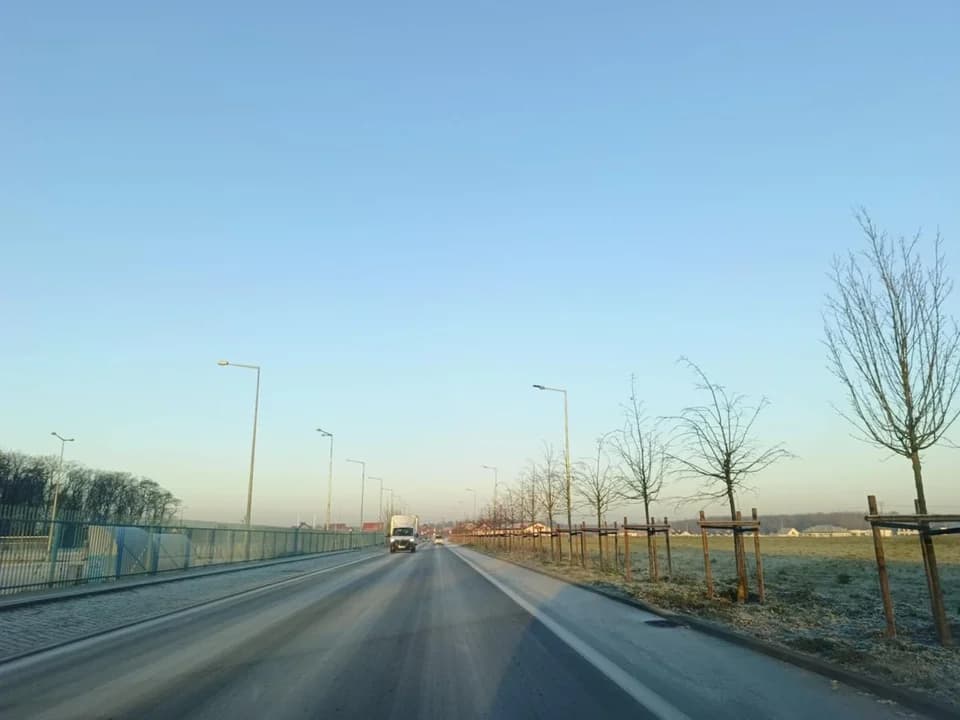 Śliskie drogi w Jarocinie i okolicy. Są pierwsze zdarzenia na drogach