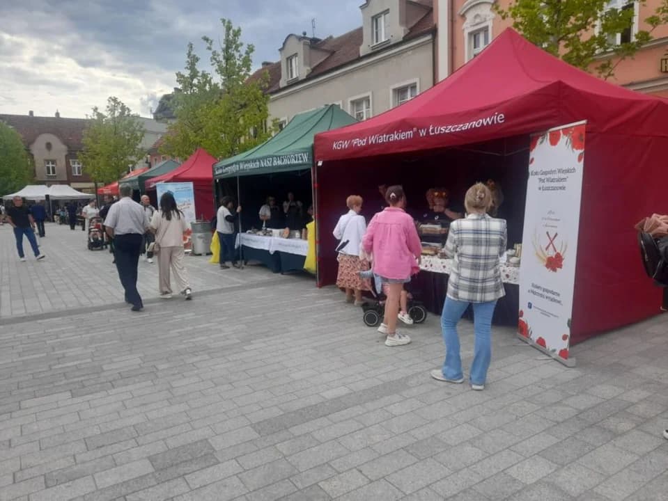Wielkie święto na rynku - jarociński samorząd obchodzi 35. urodziny. Zobacz, kto był, a kogo zabrakło [ZDJĘCIA]